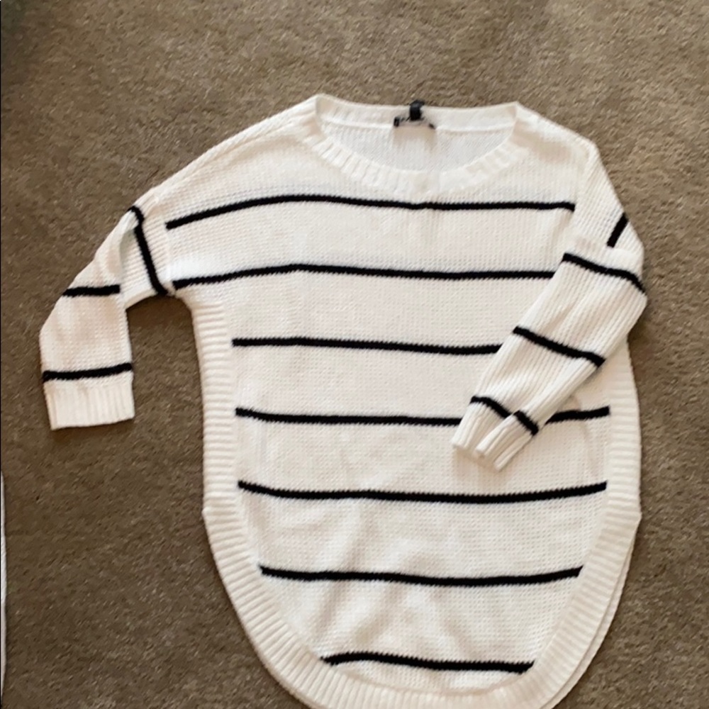 Womens xs black and white express sweater